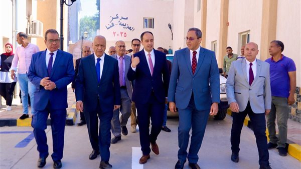 جانب من جولة المحافظ