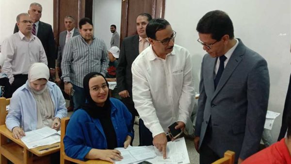 رئيس جامعة بنها يتفقد