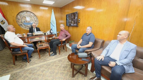 جانب من لقاء المحافظ