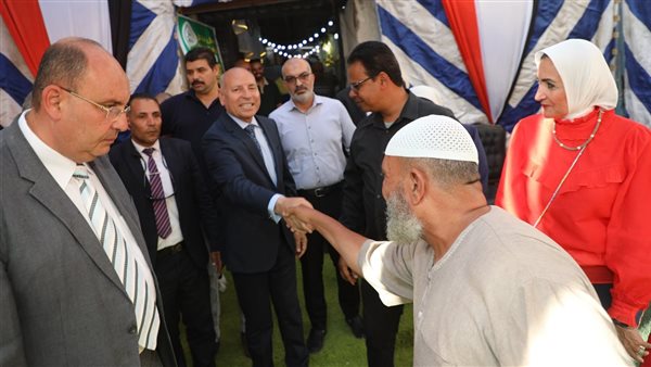 جانب من جولة المحافظ