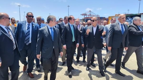 جانب من زيارة وزير