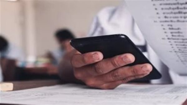 ضبط طالب صور ورقة