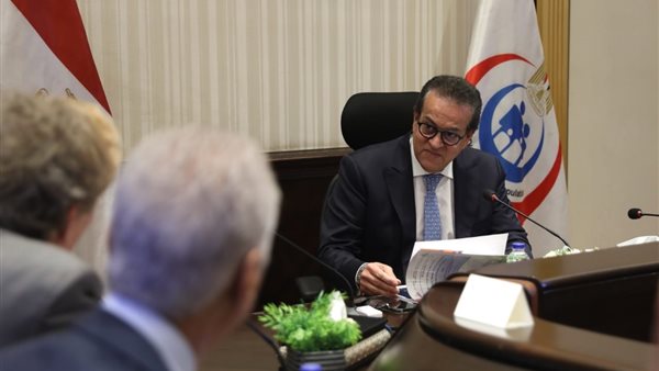 وزير الصحة والسكان