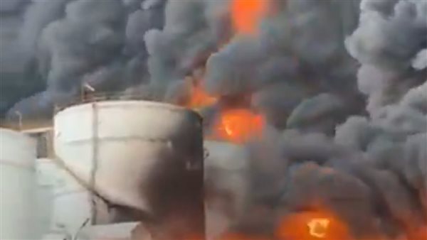 حريق ضخم بميناء بالشارقة