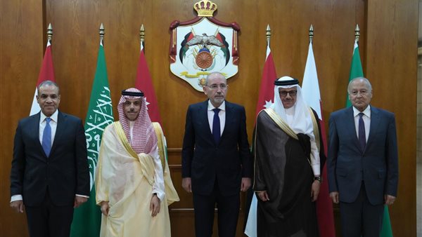 جانب من اللجنة