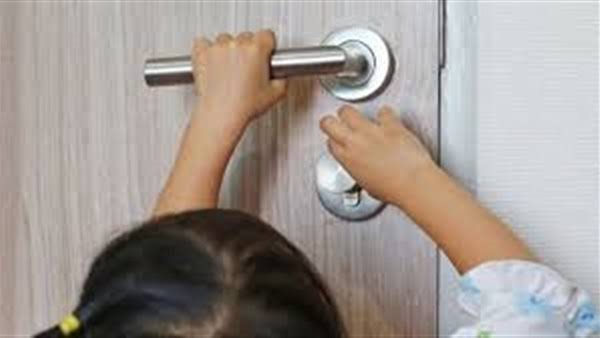 إغلاق باب الحمام