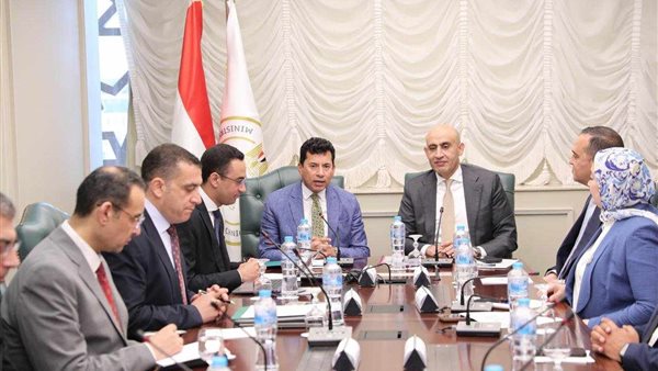 وزير الشباب والرياضة