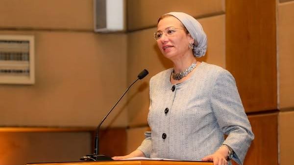 وزيرة البيئة