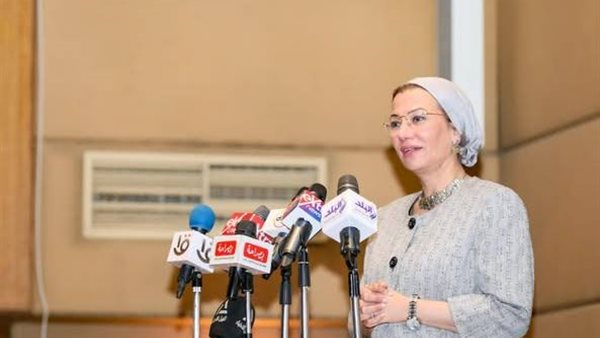 وزيرة البيئة