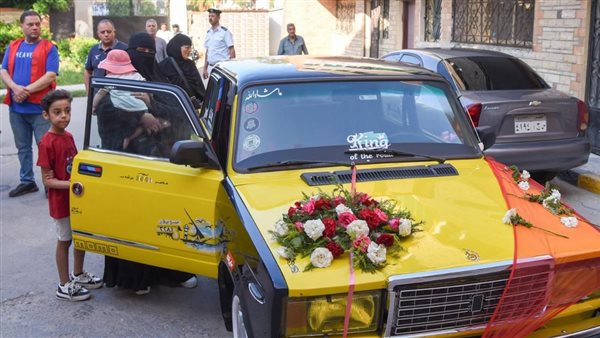 جانب من تسليم التاكسي