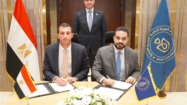 جانب من التوقيع