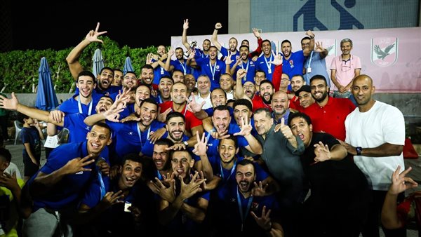 الأهلي يتوج بلقب