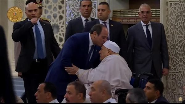 الرئيس السيسي يقبل
