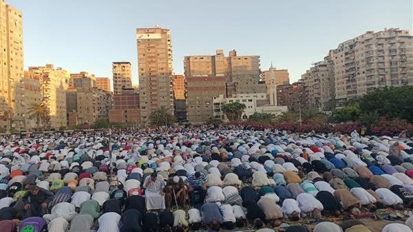 آلاف أهالي الفيوم