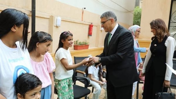 جانب من جولة المحافظ