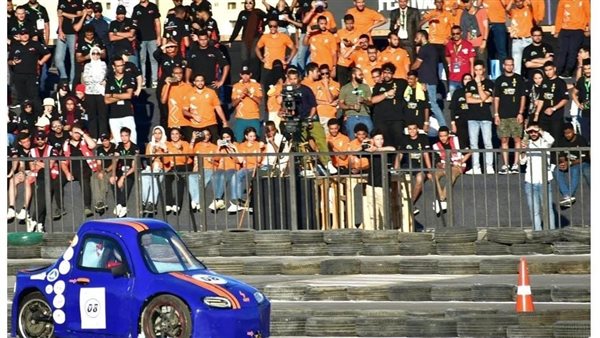 طلاب كلية هندسة جامعة