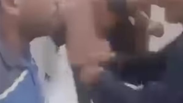 أسرة السيدة داخل