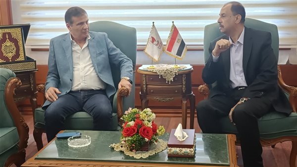 محافظ سوهاج ووزير