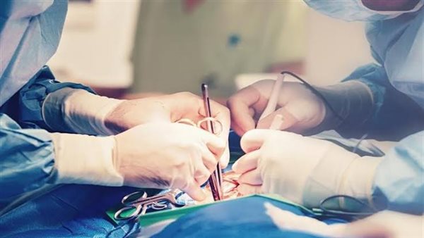 إجراء جراحة دقيقة