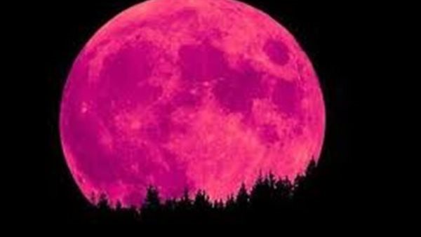 ظاهرة قمر الفراولة