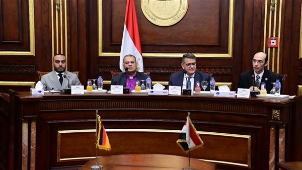 النائب محمد عبد العزيز