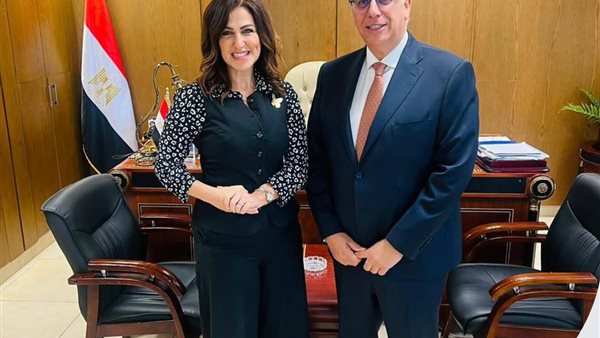 الدكتورة دينا عبد