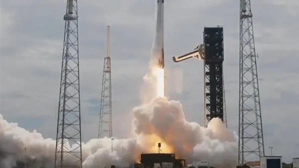 إطلاق صاروخ 