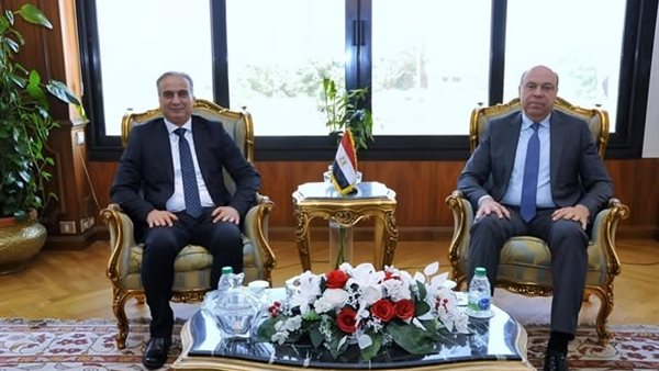  وزير الطيران والدكتور