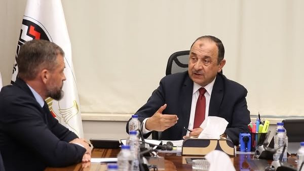  وزير قطاع الأعمال