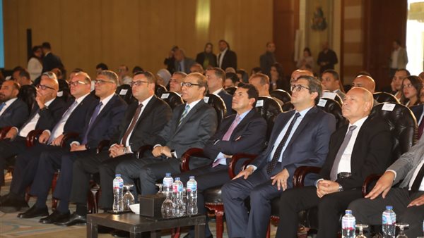  محافظ القاهرة وقيادة