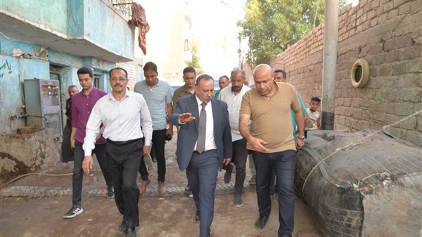 جانب من جولة المحافظ