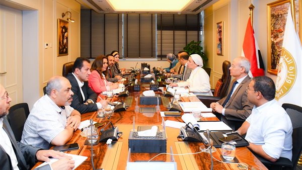  وزيرة البيئة والدكتورة