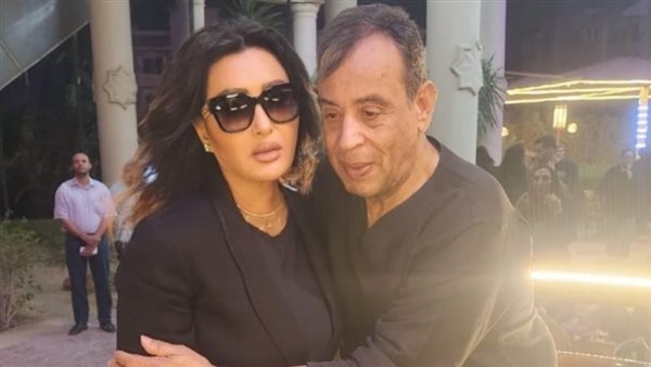 الفنانة لطيفه