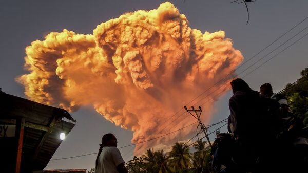 استهداف مبنى سكني