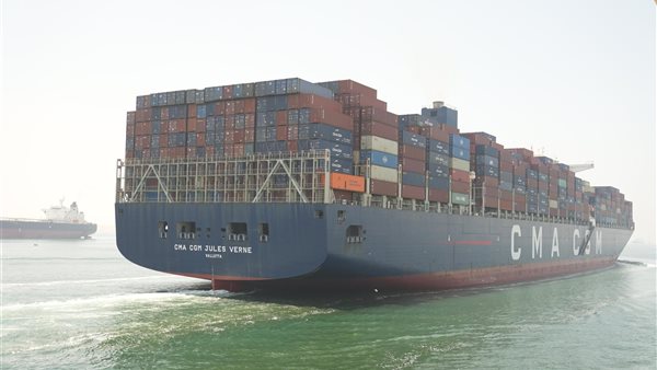 سفن الحاويات العملاقة