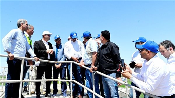 وزير الإسكان ومحافظ