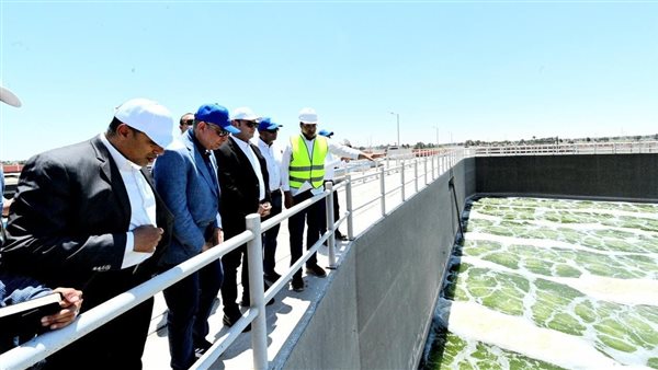 وزير الإسكان ومحافظ