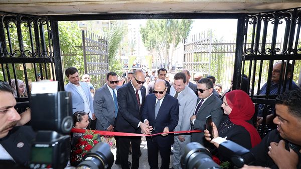  وزير العمل ومحافظ