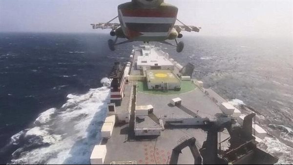 سفينة محتجزة بميناء