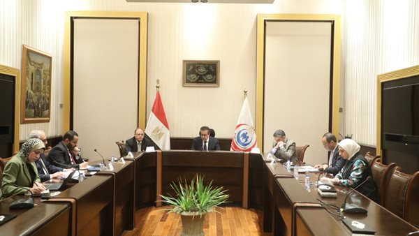 اجتماع وزير الصحة