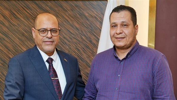 الموظف ووزير العمل