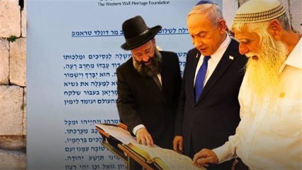 نتنياهو يصلي من أجل