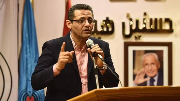 الكاتب الصحفي خالد