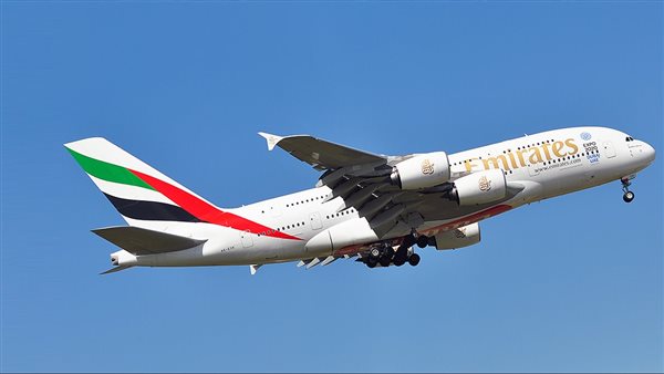 طائرة إماراتية 