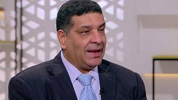 أشرف ابو الهول 