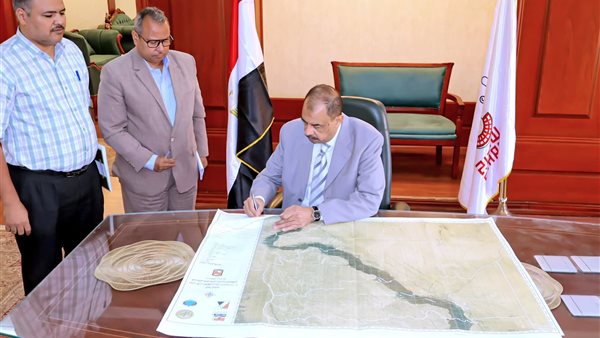 محافظ سوهاج يوقّع