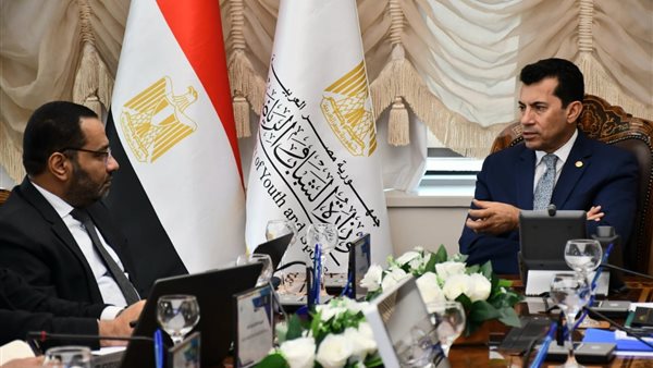  وزير الشباب والرياضة