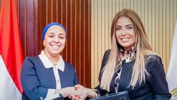 جانب من التوقيع 