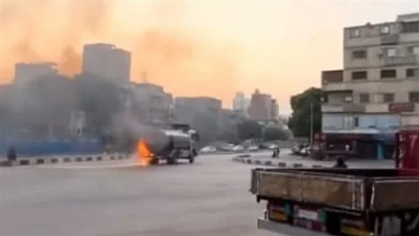 السيارة مشتعلة