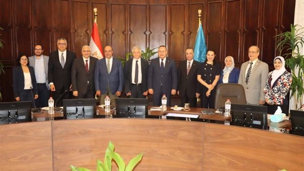  الدكتور عبد العزيز